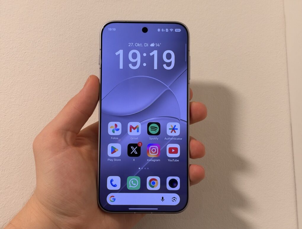 Der angeschaltete Bildschirm des OPPO Find X10
